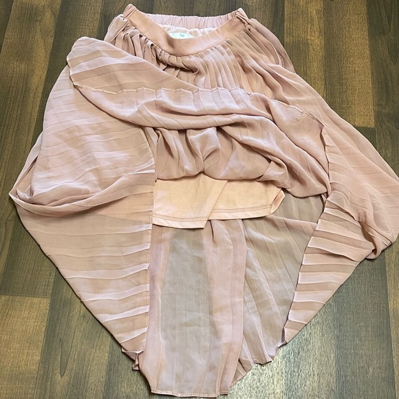 Elegant Pink Pleated Skirt - Picture 8 of 8